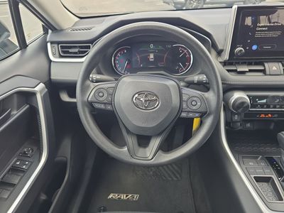 2025 Toyota RAV4 - Photo 10
