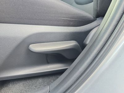 2025 Toyota RAV4 - Photo 16