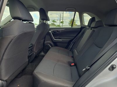 2025 Toyota RAV4 - Photo 13