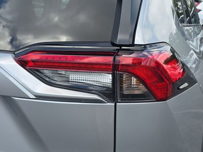 2025 Toyota RAV4 - Photo 8