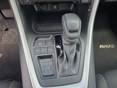2025 Toyota RAV4 - Photo 19