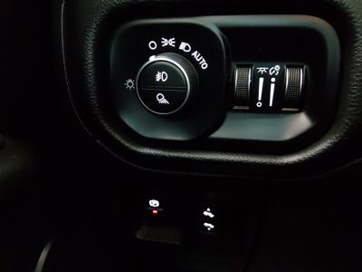 2025 Ram 1500 — photo 13 view