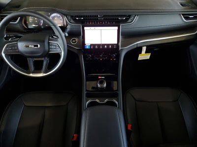 2025 Jeep Grand Cherokee — photo 11 view