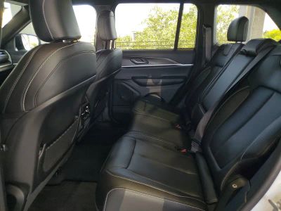 2025 Jeep Grand Cherokee — photo 9 view