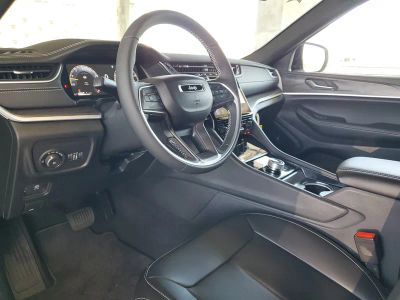 2025 Jeep Grand Cherokee — photo 17 view
