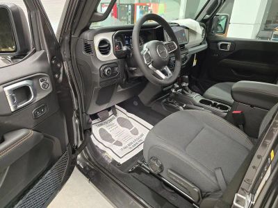 2026 Jeep Wrangler — photo 14 view