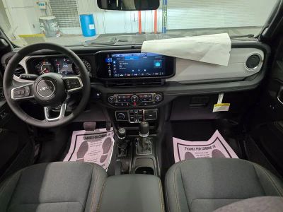 2026 Jeep Wrangler — photo 31 view