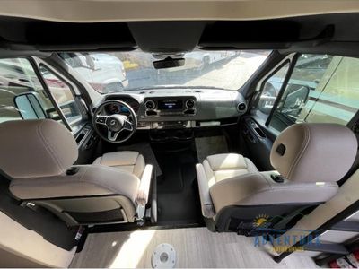2025 Winnebago Navion - Photo 6