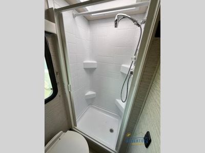 2025 Winnebago Navion - Photo 12