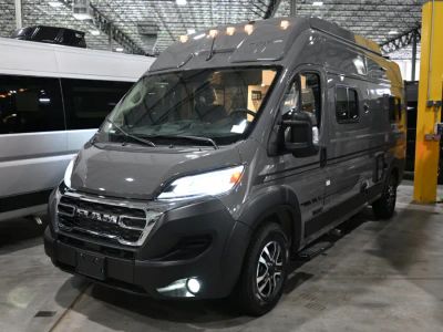 2027 Winnebago SOLIS — photo 31 view