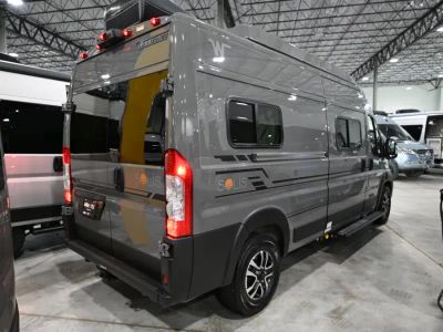 2027 Winnebago SOLIS — photo 30 view
