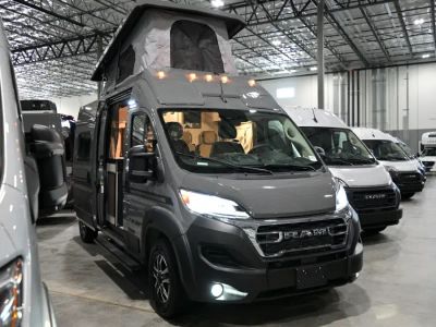 2027 Winnebago SOLIS — photo 28 view