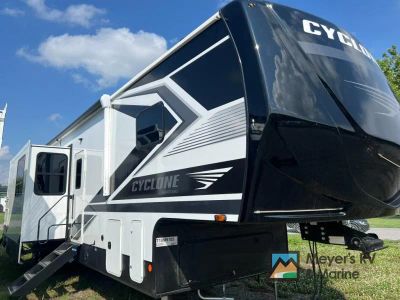 2026 Heartland Cyclone 3913 — front three-quarter view