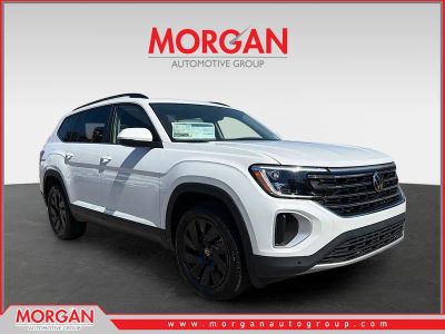 2026 Volkswagen Atlas 2.0T SE w/Technology in White Pearl — front three-quarter view