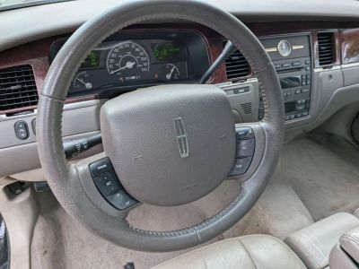 2005 Lincoln Town Car — photo 11 view