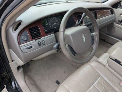 2005 Lincoln Town Car — photo 19 view
