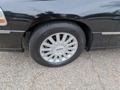 2005 Lincoln Town Car — photo 9 view