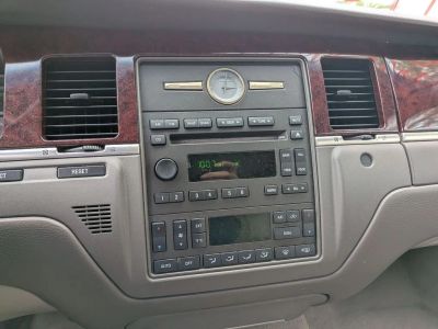 2005 Lincoln Town Car — photo 24 view