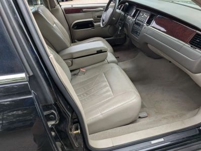 2005 Lincoln Town Car — photo 22 view