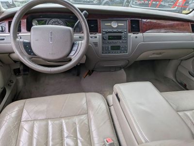 2005 Lincoln Town Car — photo 18 view