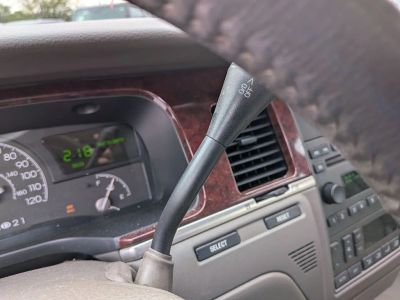 2005 Lincoln Town Car — photo 16 view