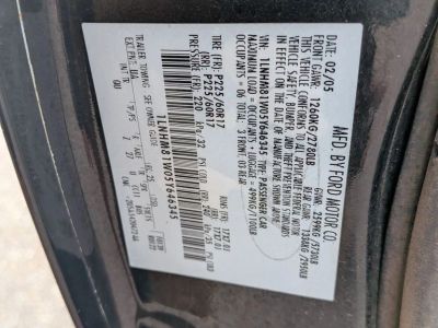 2005 Lincoln Town Car — photo 23 view