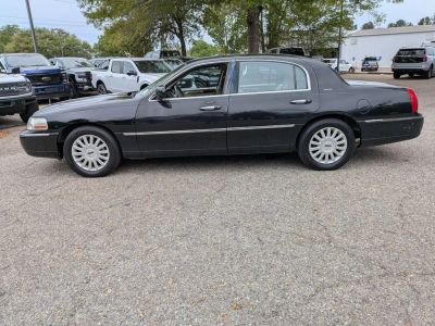 2005 Lincoln Town Car — side profile view