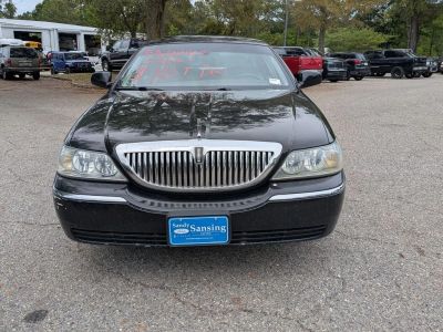 2005 Lincoln Town Car — photo 8 view