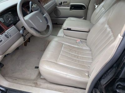 2005 Lincoln Town Car — photo 26 view