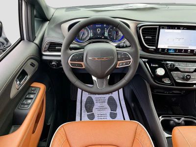 2026 Chrysler Pacifica — photo 23 view