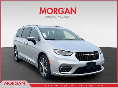 2026 Chrysler Pacifica Pinnacle in Silver — front three-quarter view