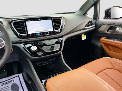2026 Chrysler Pacifica — photo 24 view