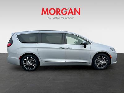 2026 Chrysler Pacifica — photo 8 view