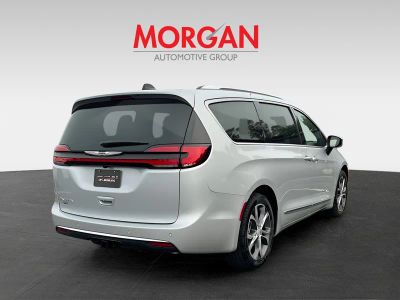 2026 Chrysler Pacifica — photo 7 view