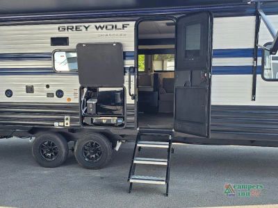 2027 Forest River Cherokee Grey Wolf — photo 9 view