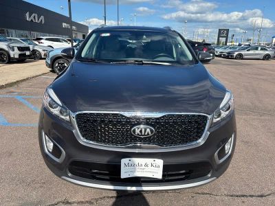 2016 Kia Sorento — side profile view