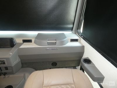 2025 Winnebago Adventurer - Photo 11