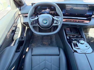 2026 BMW i5 — photo 17 view
