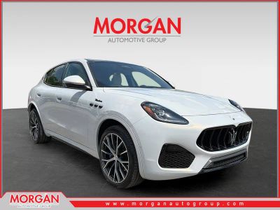 2023 Maserati Grecale Modena in Grigio Cangiante Tri-Coat — front three-quarter view