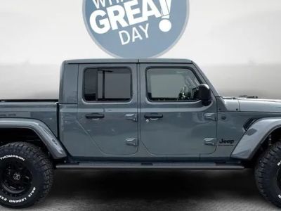2025 Jeep Gladiator — side profile view