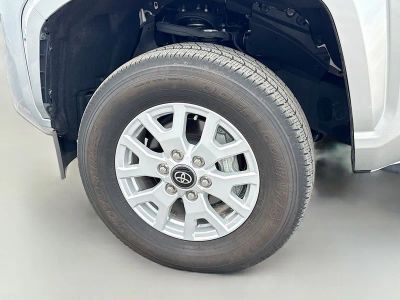 2024 Toyota Tacoma — photo 40 view