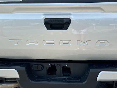 2024 Toyota Tacoma — photo 11 view