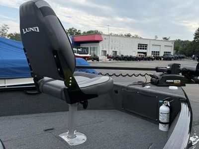2023 Lund 1675 Adventure SS — engine compartment view