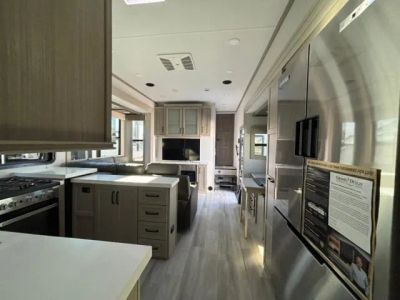 2025 Grand Design Momentum M-Class - Photo 15