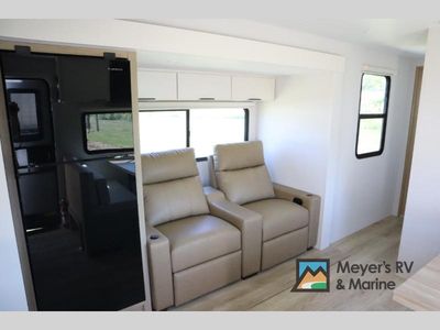 2026 Winnebago Thrive - Photo 11