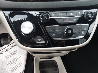 2024 Chrysler Pacifica — photo 13 view