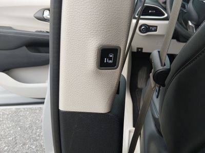 2024 Chrysler Pacifica — photo 19 view