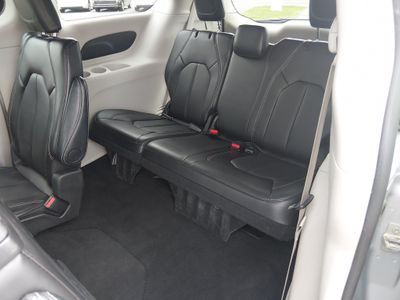2024 Chrysler Pacifica — photo 17 view