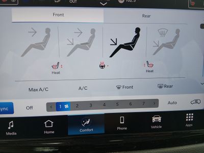 2024 Chrysler Pacifica — photo 18 view