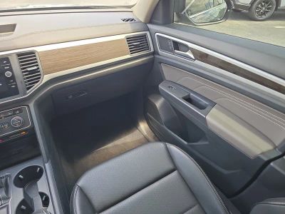 2021 Volkswagen Atlas — photo 12 view